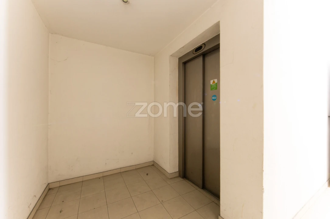 Garagem para Venda em São Mamede de Infesta e Senhora da Hora Foto 24