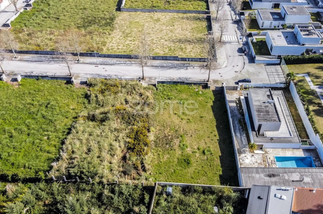 Terreno para Venda em Grijó e Sermonde Foto 2