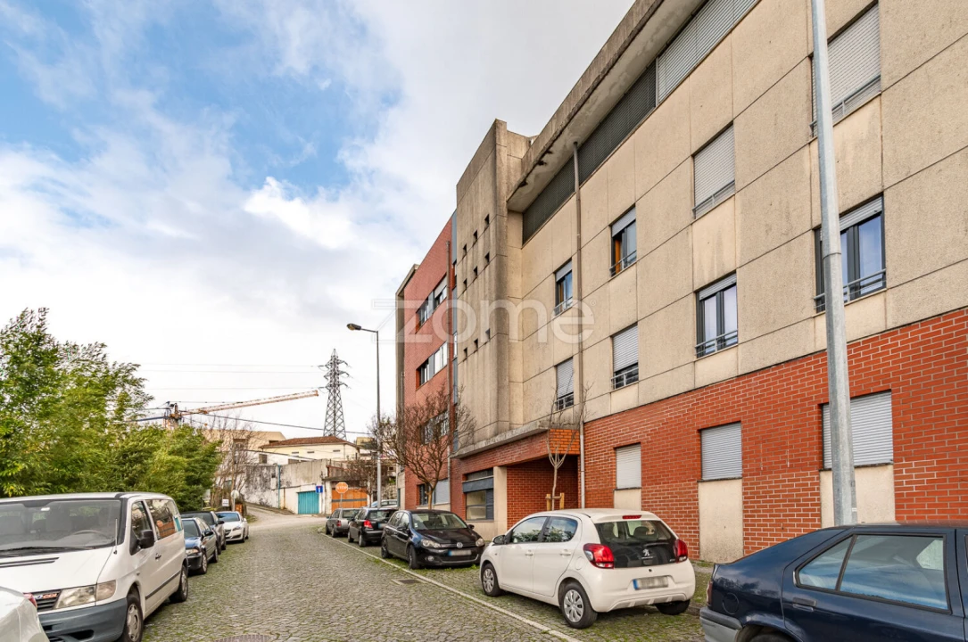 Apartamento T4 para Venda em Aguas Santas Foto 2