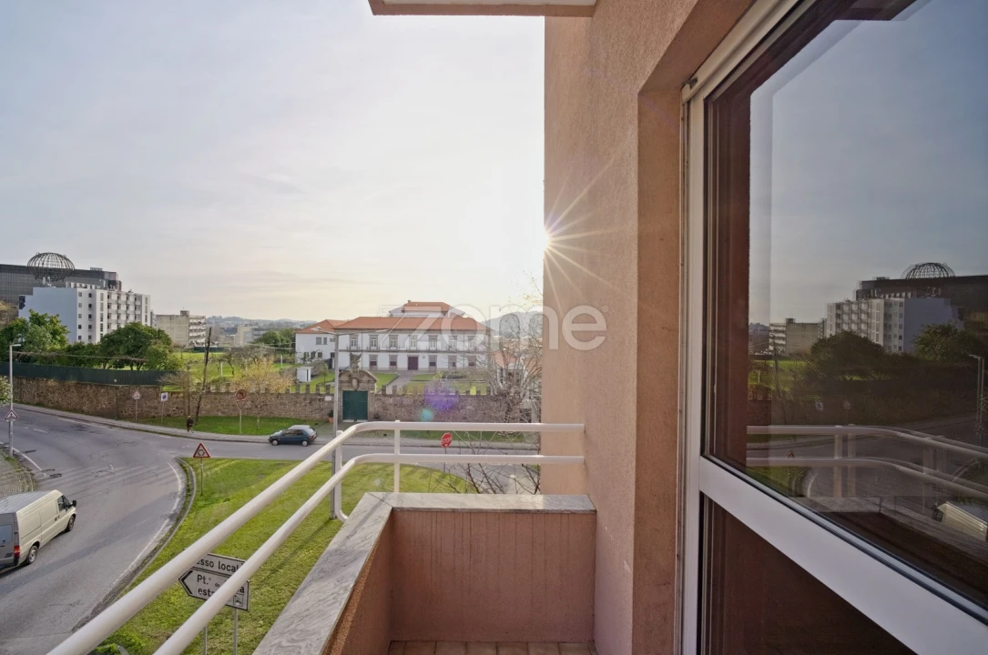 Apartamento T3 para Arrendamento em Braga (Maximinos, Sé e Cividade) Foto 20