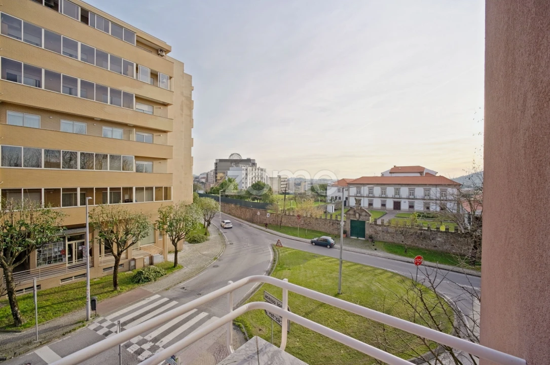 Apartamento T3 para Arrendamento em Braga (Maximinos, Sé e Cividade) Foto 17