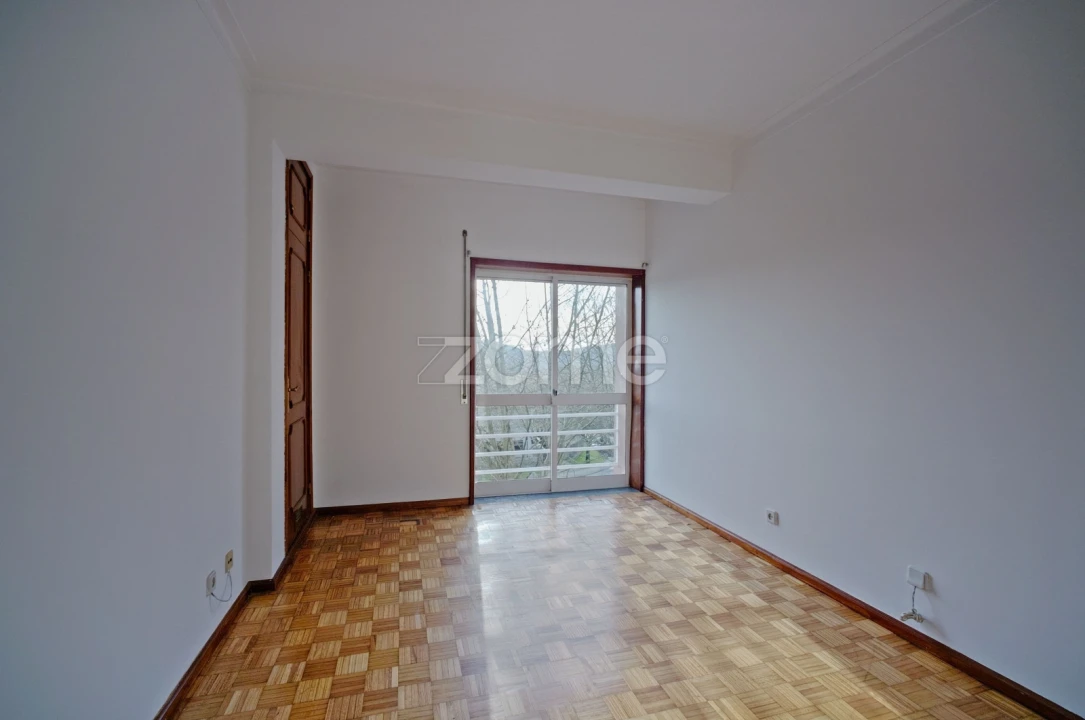 Apartamento T3 para Arrendamento em Braga (Maximinos, Sé e Cividade) Foto 22