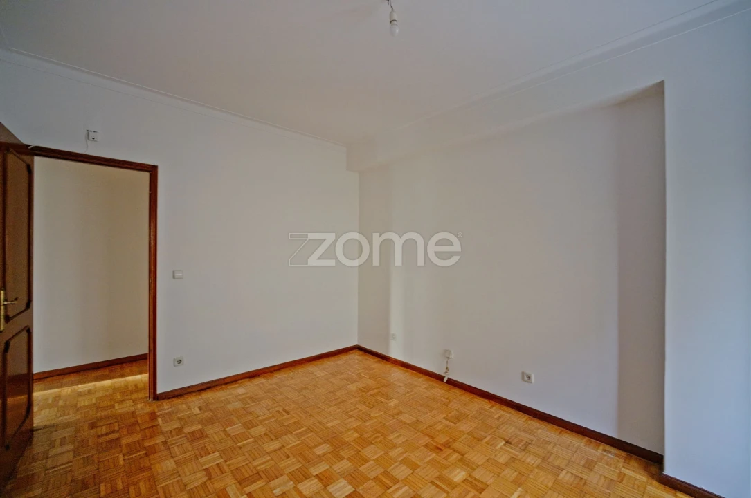 Apartamento T3 para Arrendamento em Braga (Maximinos, Sé e Cividade) Foto 31