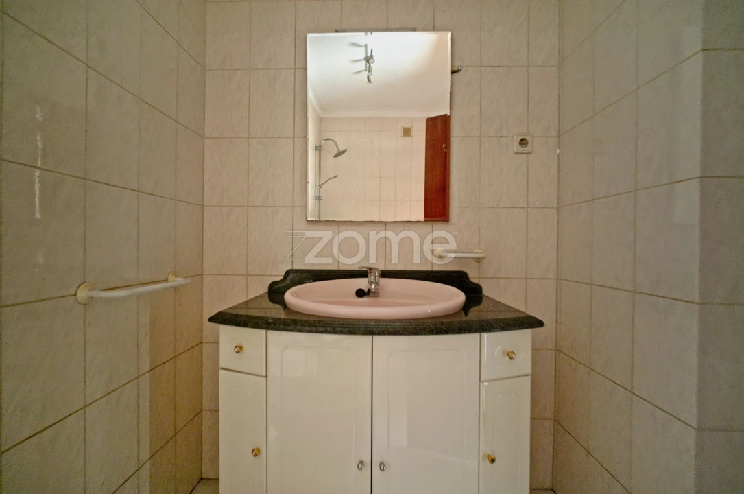 Apartamento T3 para Arrendamento em Braga (Maximinos, Sé e Cividade) Foto 34