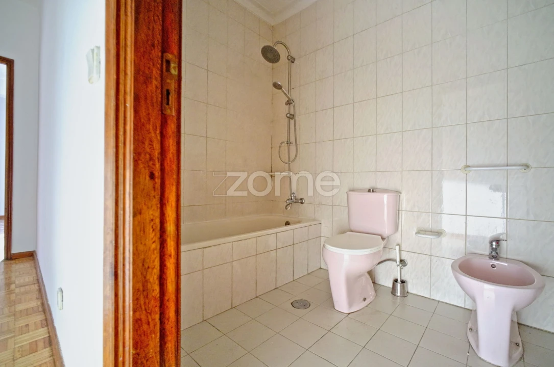 Apartamento T3 para Arrendamento em Braga (Maximinos, Sé e Cividade) Foto 35