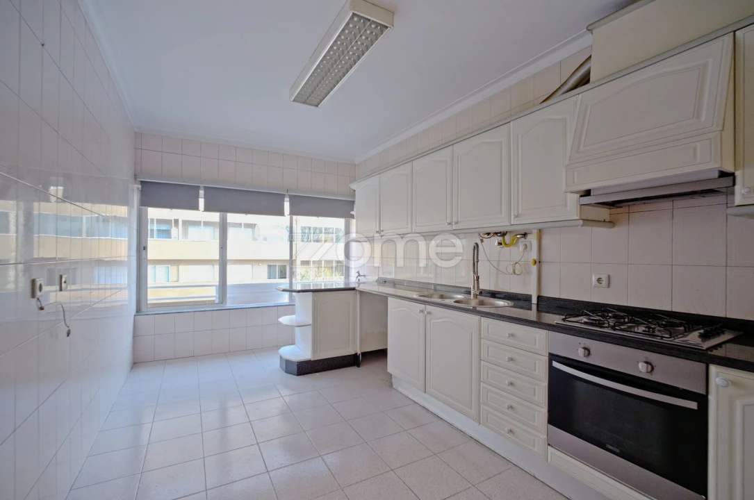 Apartamento T3 para Arrendamento em Braga (Maximinos, Sé e Cividade) Foto 1