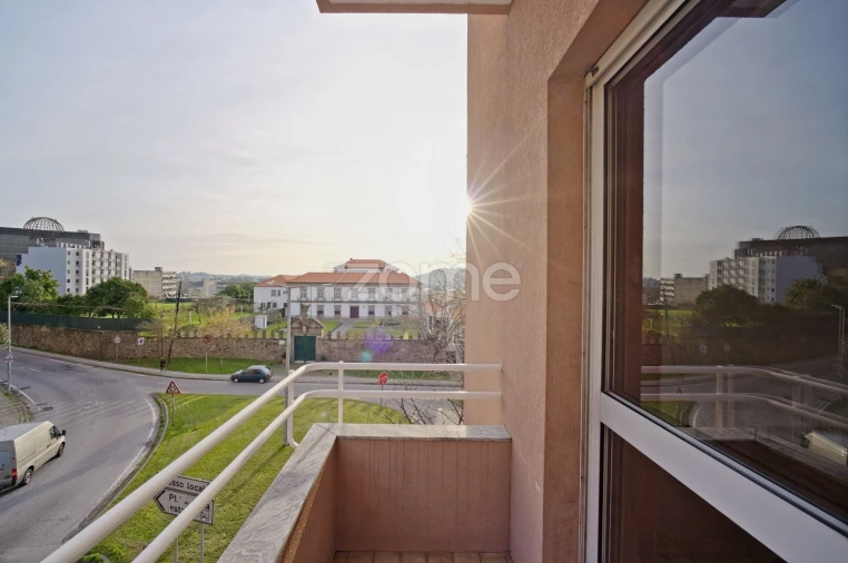 Apartamento T3 para Arrendamento em Braga (Maximinos, Sé e Cividade) Foto 20