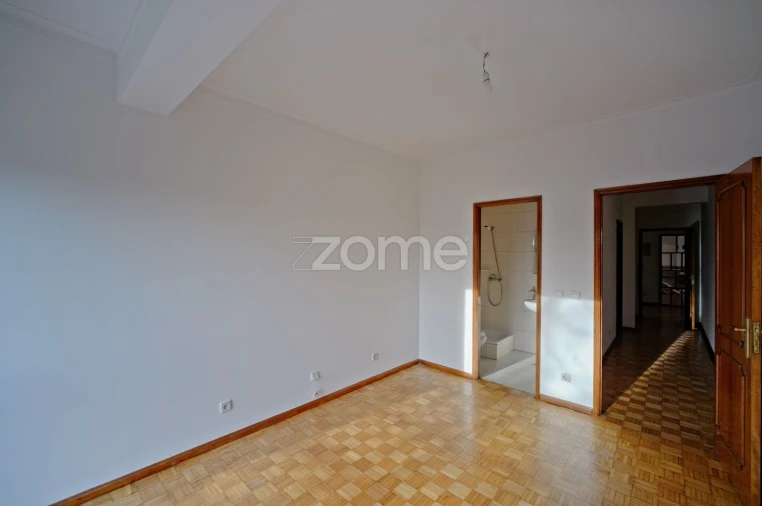 Apartamento T3 para Arrendamento em Braga (Maximinos, Sé e Cividade) Foto 23