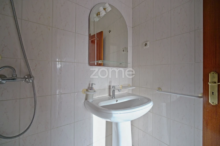 Apartamento T3 para Arrendamento em Braga (Maximinos, Sé e Cividade) Foto 24