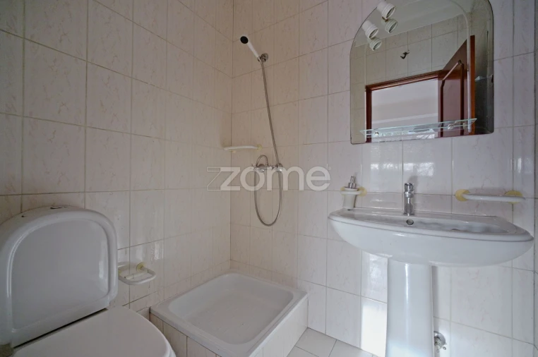 Apartamento T3 para Arrendamento em Braga (Maximinos, Sé e Cividade) Foto 25