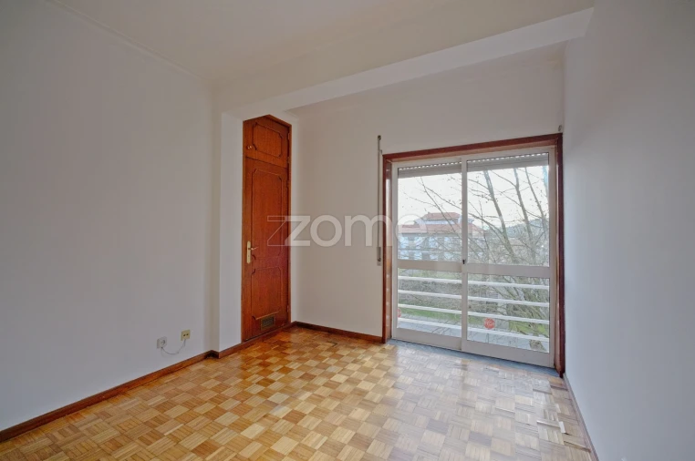 Apartamento T3 para Arrendamento em Braga (Maximinos, Sé e Cividade) Foto 26