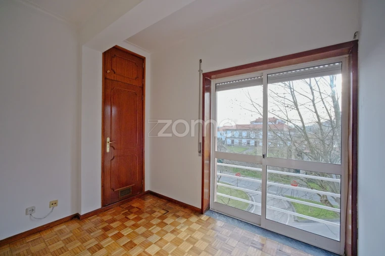 Apartamento T3 para Arrendamento em Braga (Maximinos, Sé e Cividade) Foto 27
