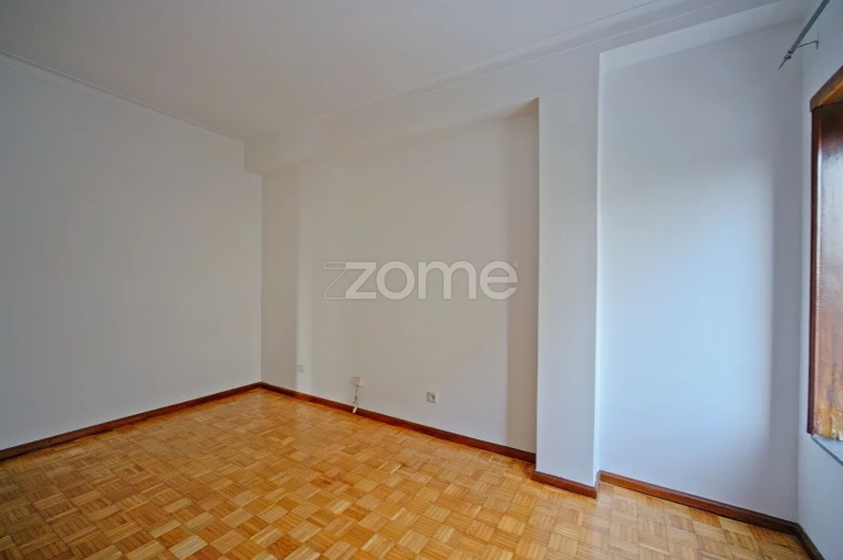 Apartamento T3 para Arrendamento em Braga (Maximinos, Sé e Cividade) Foto 30