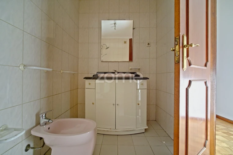 Apartamento T3 para Arrendamento em Braga (Maximinos, Sé e Cividade) Foto 33