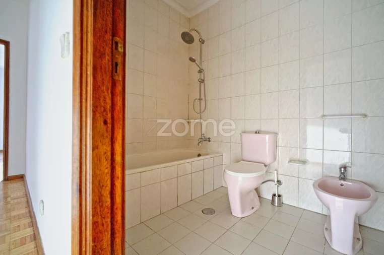 Apartamento T3 para Arrendamento em Braga (Maximinos, Sé e Cividade) Foto 35