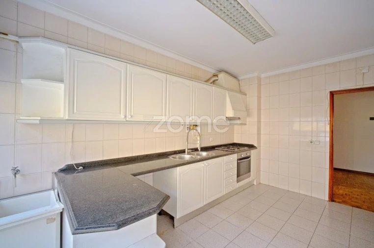 Apartamento T3 para Arrendamento em Braga (Maximinos, Sé e Cividade) Foto 12