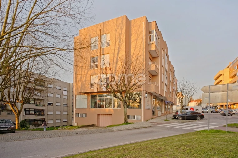 Apartamento T3 para Arrendamento em Braga (Maximinos, Sé e Cividade) Foto 38