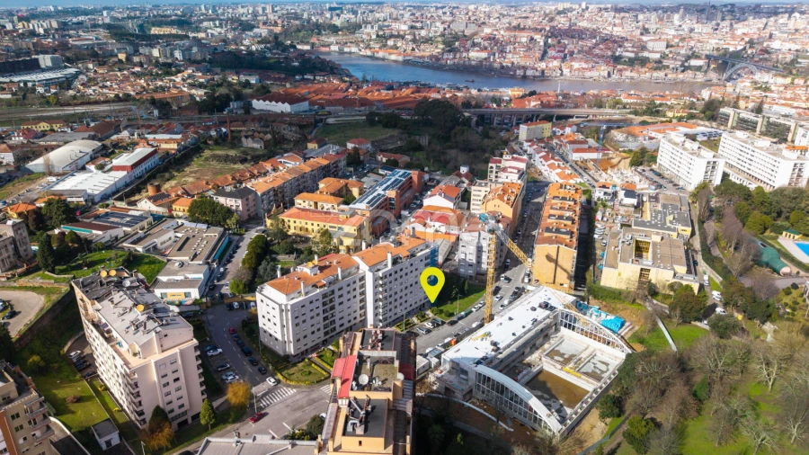 Negócio para Venda em Santa Marinha e São Pedro da Afurada