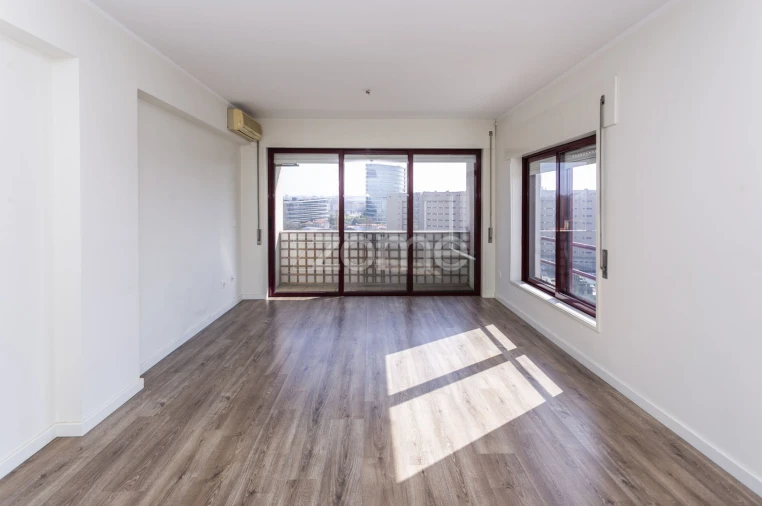 Apartamento T2 para Arrendamento em Ramalde Foto 4