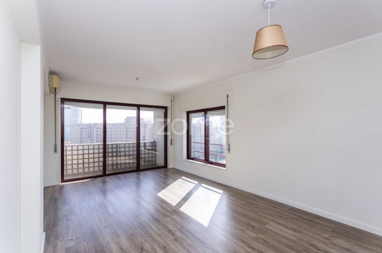 Apartamento T2 para Arrendamento em Ramalde Foto 5