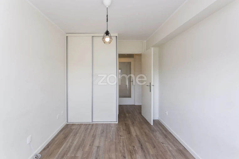 Apartamento T2 para Arrendamento em Ramalde Foto 24