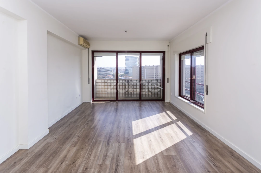 Apartamento T2 para Arrendamento em Ramalde Foto 4