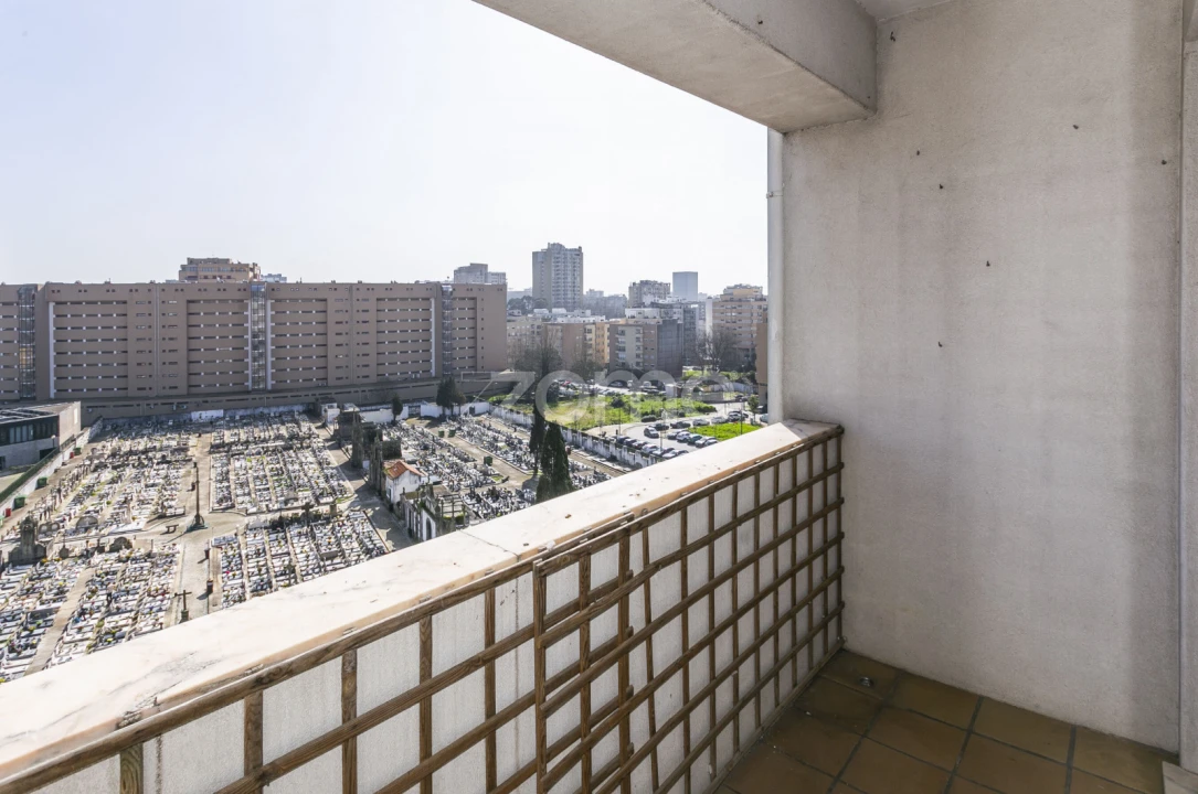 Apartamento T2 para Arrendamento em Ramalde Foto 9