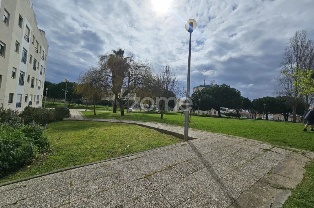 Apartamento T1 para Venda em Carcavelos e Parede Foto 2