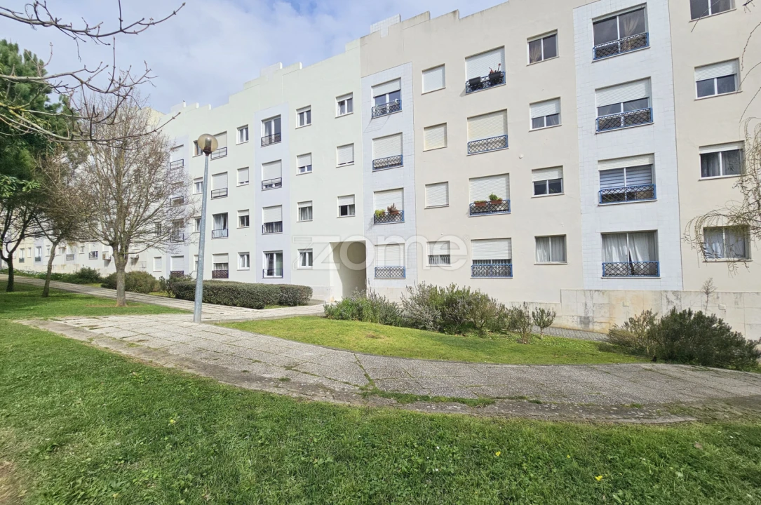 Apartamento T1 para Venda em Carcavelos e Parede Foto 1