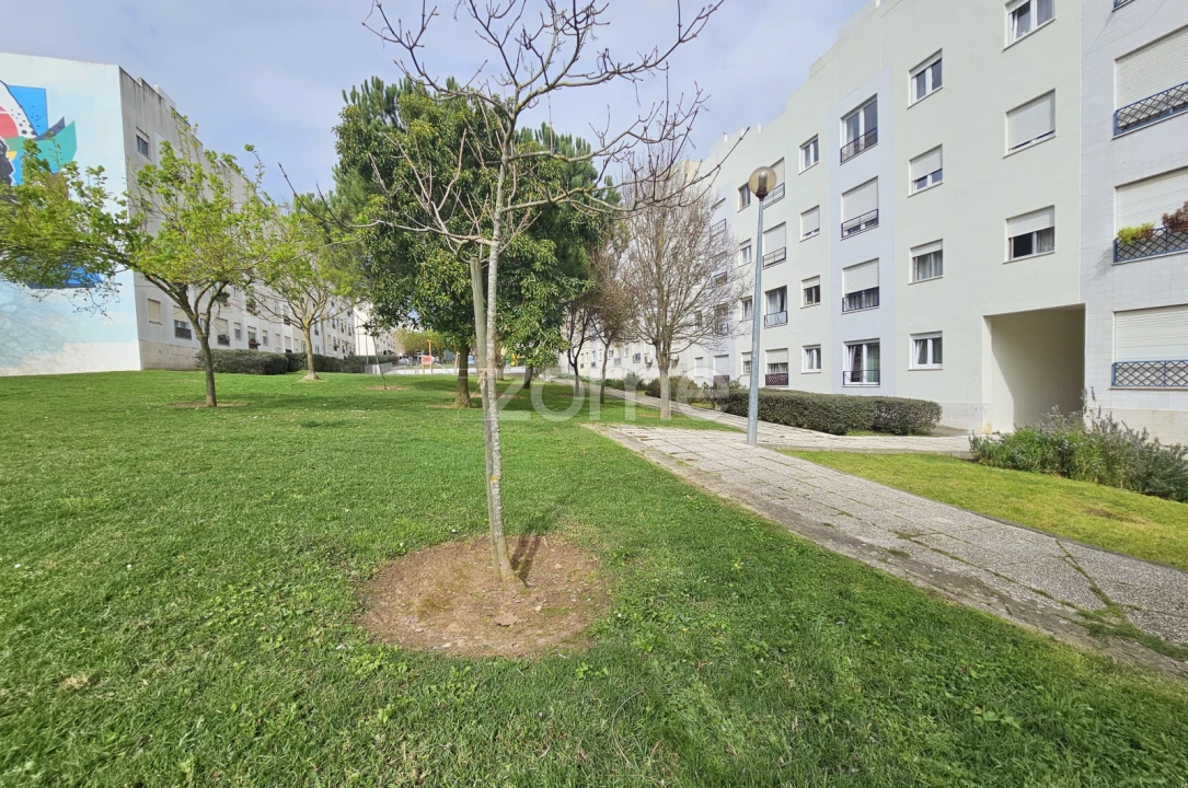 Apartamento T1 para Venda em Carcavelos e Parede Foto 3