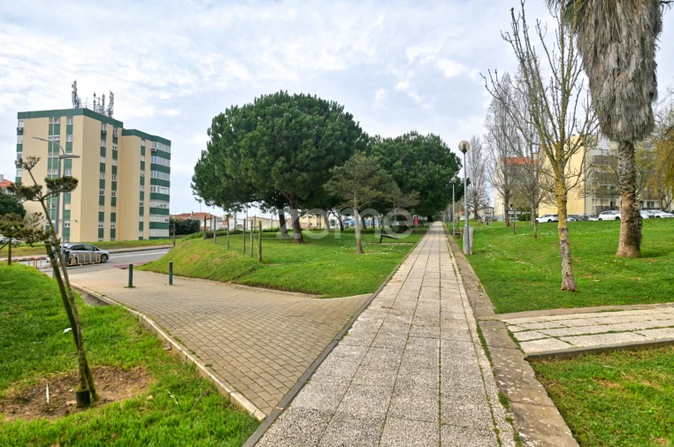 Apartamento T1 para Venda em Carcavelos e Parede Foto 10