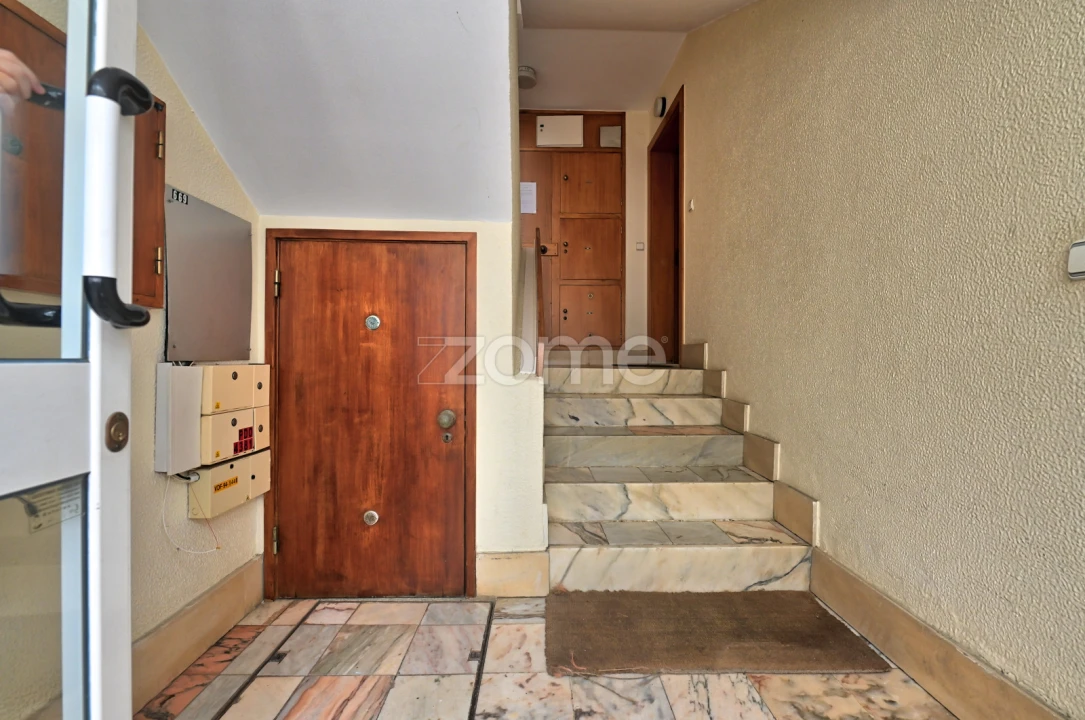 Apartamento T1 para Venda em Carcavelos e Parede Foto 8