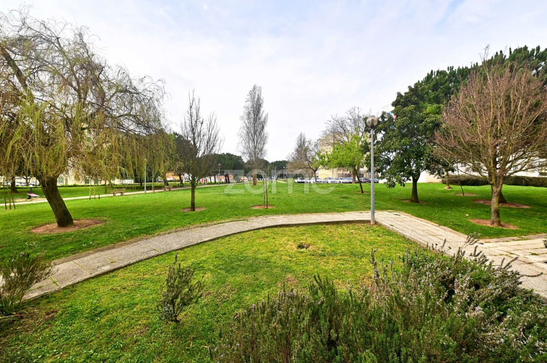 Apartamento T1 para Venda em Carcavelos e Parede Foto 9