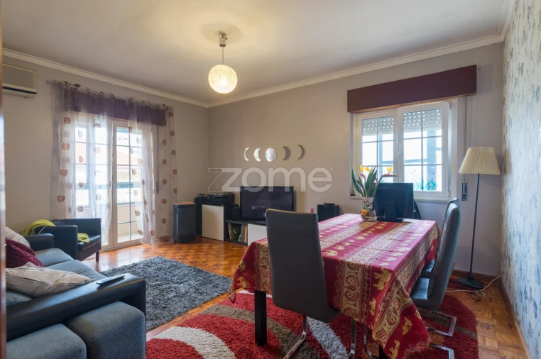 Moradia T4 para Venda em Pontinha e Famões Foto 7