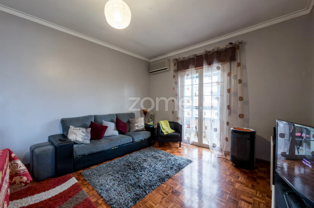 Moradia T4 para Venda em Pontinha e Famões Foto 8