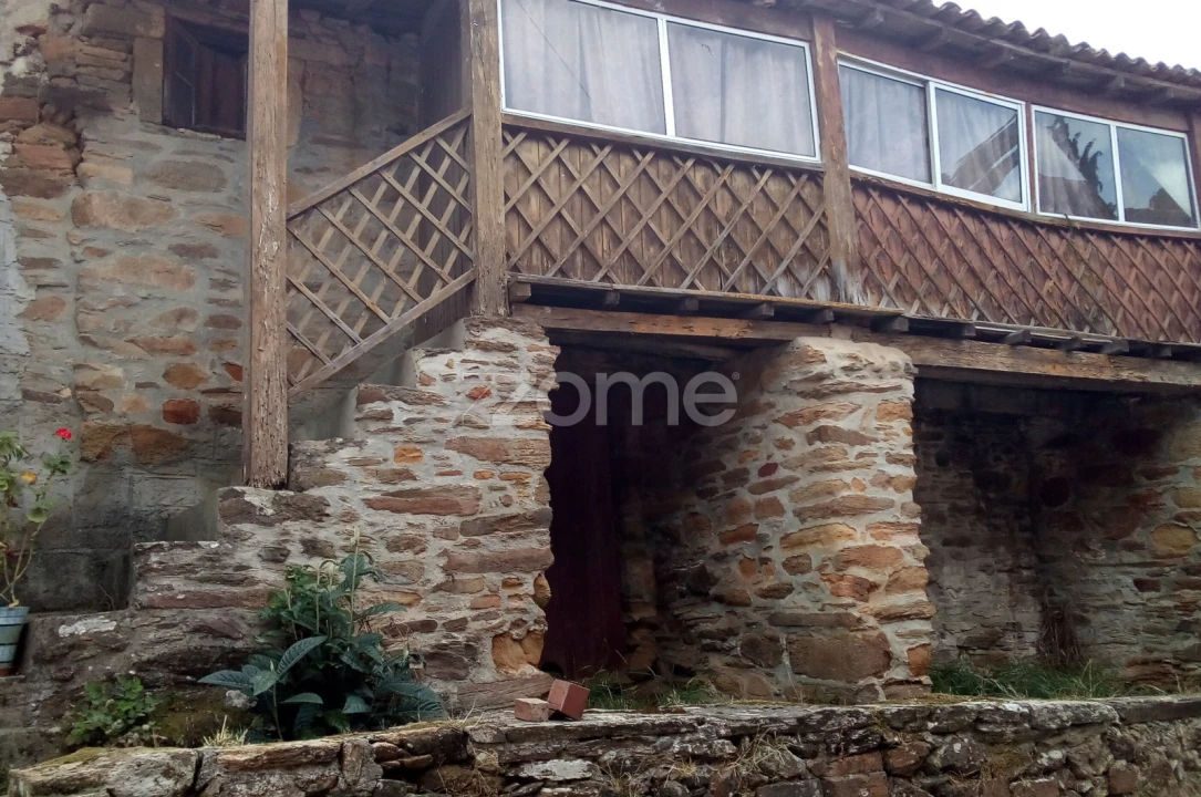 Moradia T4 para Venda em Oliveira do Hospital e São Paio de Gramaços Foto 1