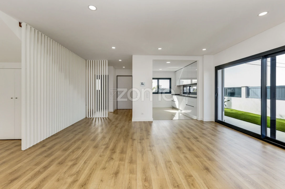 Moradia T2 para Arrendamento em Porto Salvo Foto 6