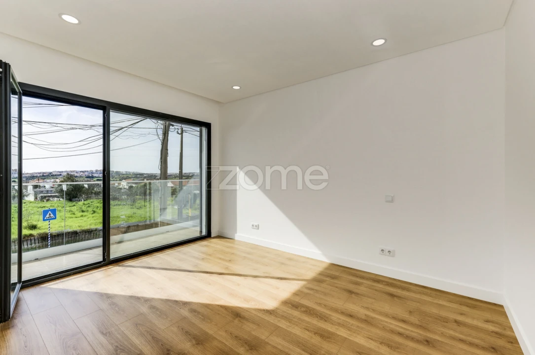 Moradia T2 para Arrendamento em Porto Salvo Foto 21