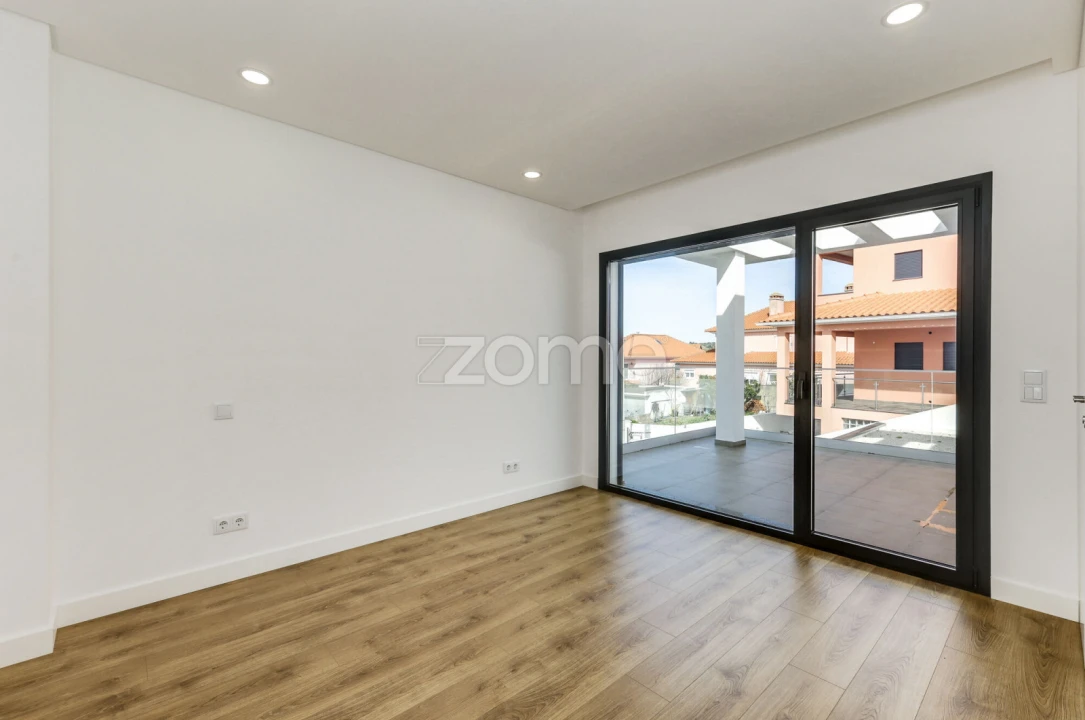 Moradia T2 para Arrendamento em Porto Salvo Foto 15