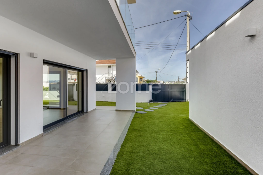 Moradia T2 para Arrendamento em Porto Salvo Foto 25