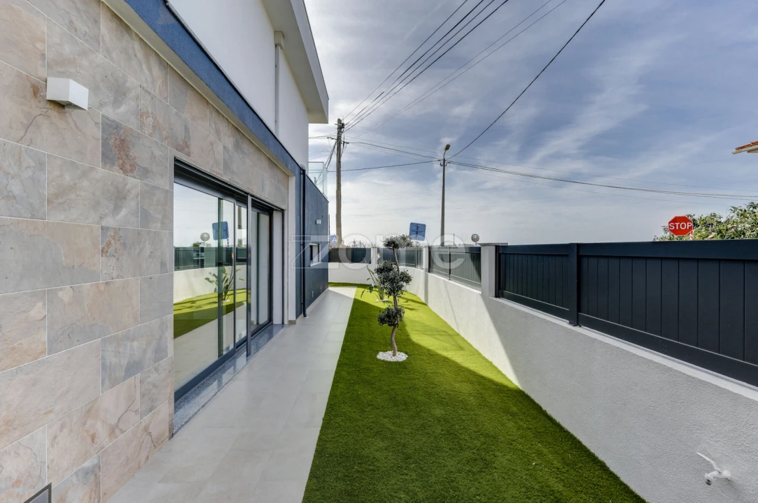 Moradia T2 para Arrendamento em Porto Salvo Foto 26