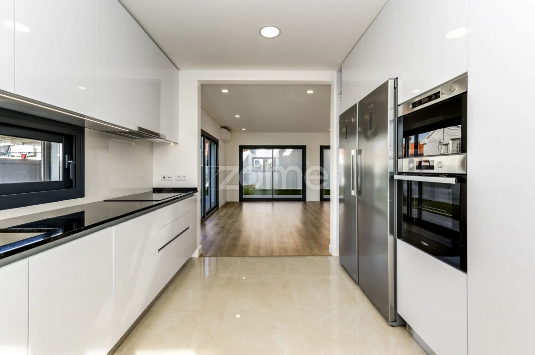 Moradia T2 para Arrendamento em Porto Salvo Foto 9