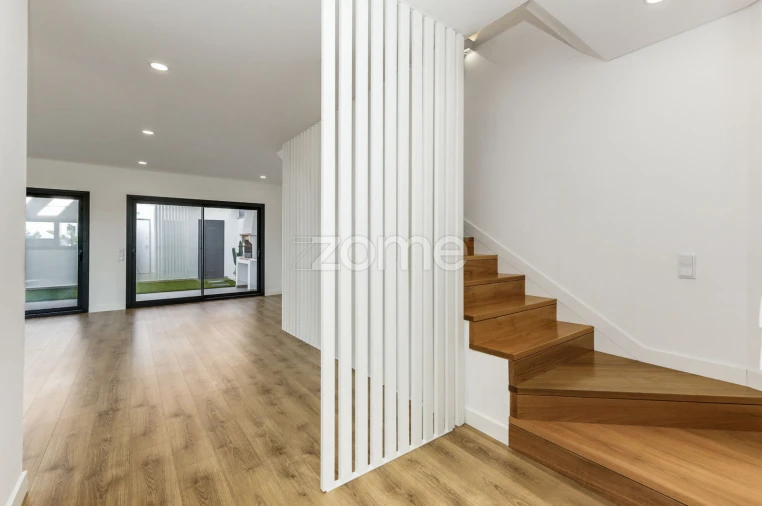 Moradia T2 para Arrendamento em Porto Salvo Foto 10