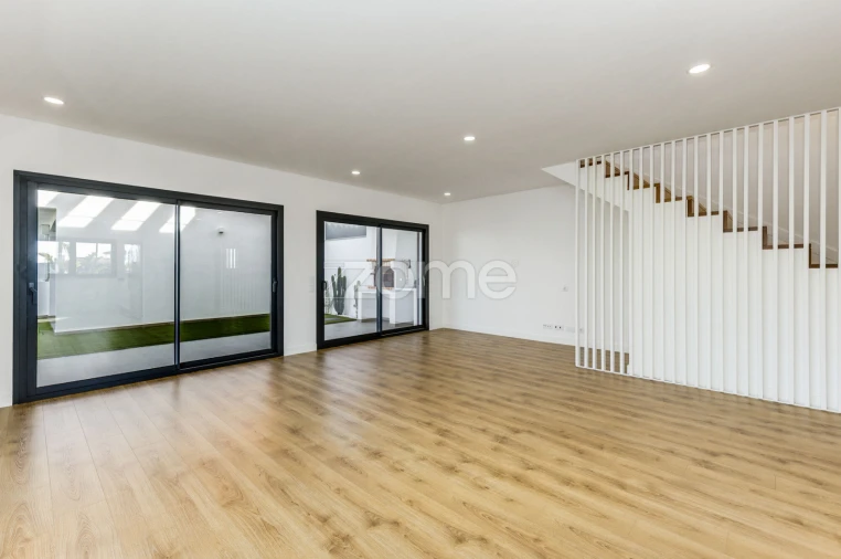 Moradia T2 para Arrendamento em Porto Salvo Foto 4