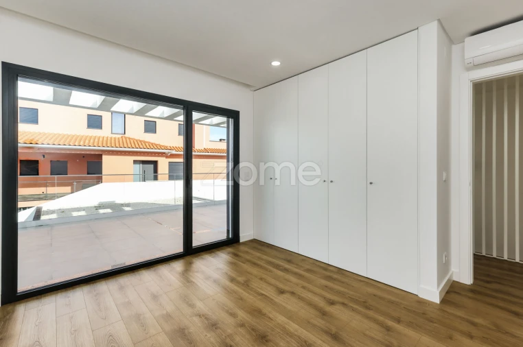 Moradia T2 para Arrendamento em Porto Salvo Foto 16