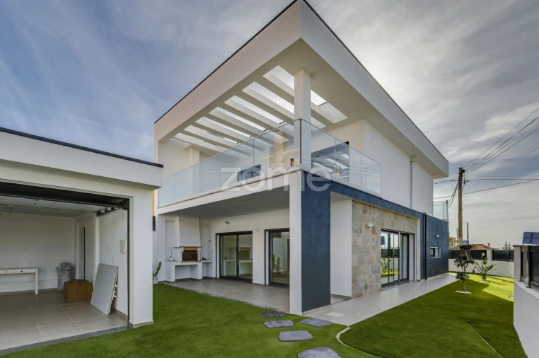 Moradia T2 para Arrendamento em Porto Salvo Foto 27