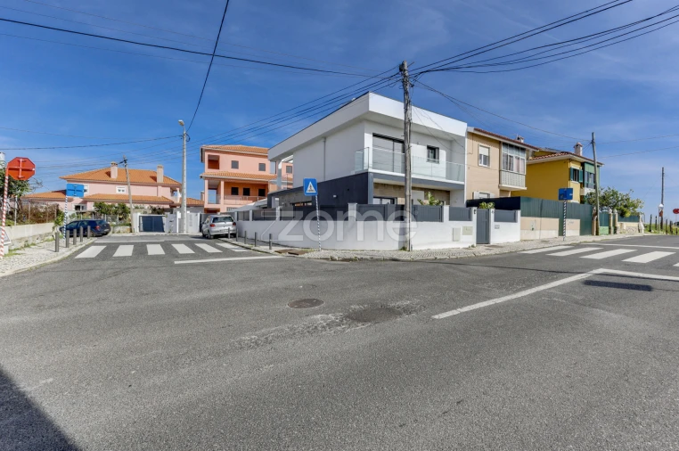 Moradia T2 para Arrendamento em Porto Salvo Foto 31