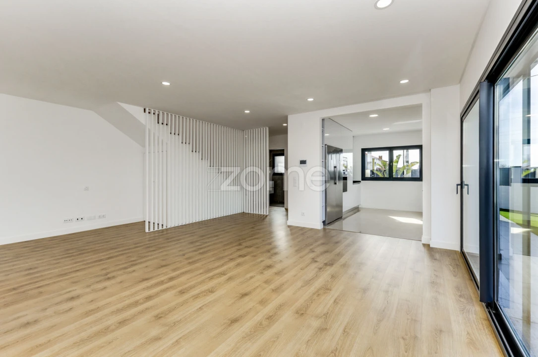 Moradia T2 para Arrendamento em Porto Salvo Foto 7