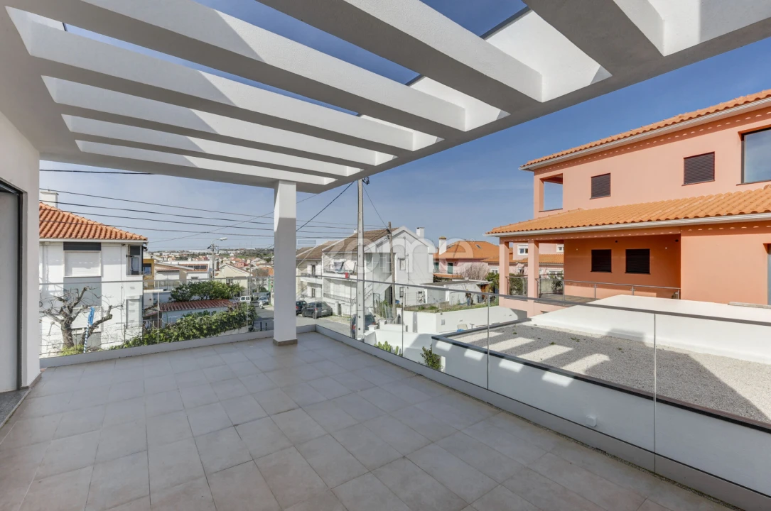 Moradia T2 para Arrendamento em Porto Salvo Foto 18