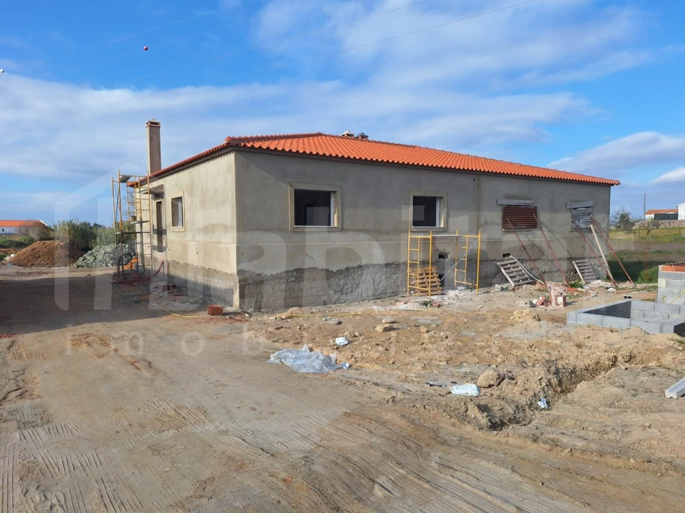 Moradia T3 para Venda em Santo Estêvão Foto 2